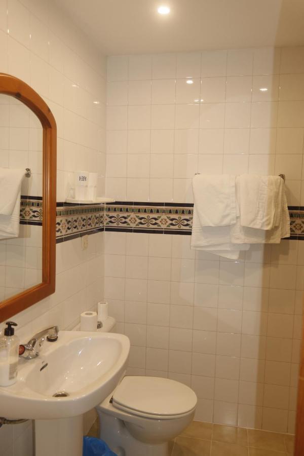 Hostal Moncada Gaucin Bagian luar foto